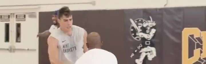 保罗携手亨德森小乔丹领衔群星激战 全能控卫突破远投尽显统治力