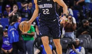 外线开花！小瓦手感火热半场7中5&amp;三分2中2 轻松砍下16分4板